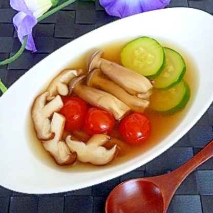 塩麹でコク！夏と秋のコラボ☆夏野菜ときのこのスープ